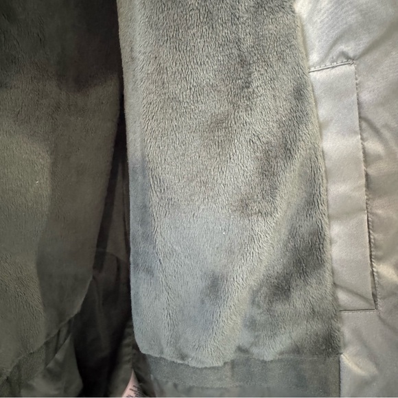 Lands End winter coat Women’s size Medium - Picture 5 of 6